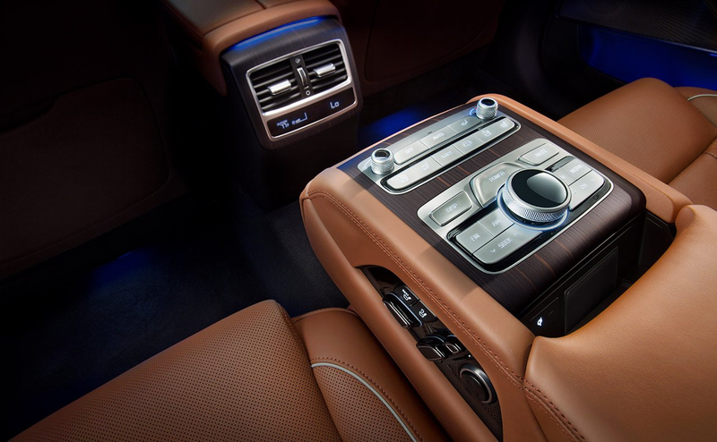 Illustration for article titled For the few hundred people that care: the 2019 Kia K900 starts at $59,900